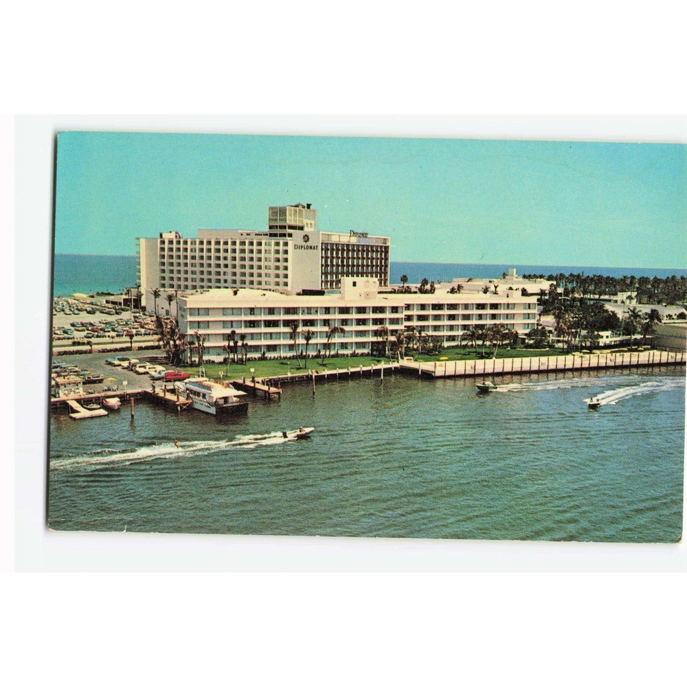 Vintage Diplomat Resorts Country Club Postcard Hollywood Florida Chrome Unposted